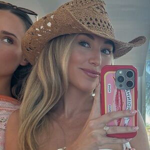 Meet your Posher, Megan